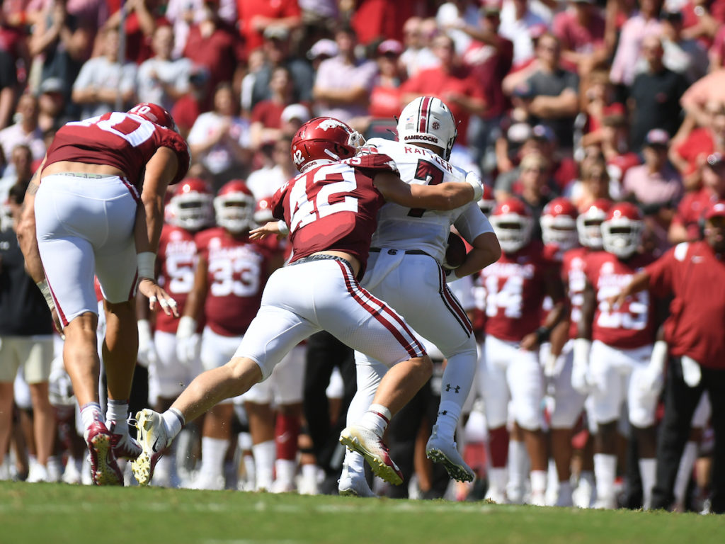 Arkansas Linebacker Drew Sanders wins one of the top transfer portal college football player of the week awards.