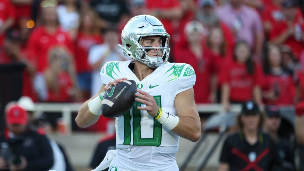 Oregon Quarterback Bo Nix is one of the top transfer quarterbacks in the country.